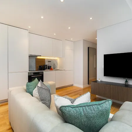 Daire Whome Trendy Cedofeita Loft - Luxe & Light-filled *