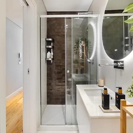 公寓 Whome Trendy Cedofeita Loft - Luxe & Light-filled 波尔图